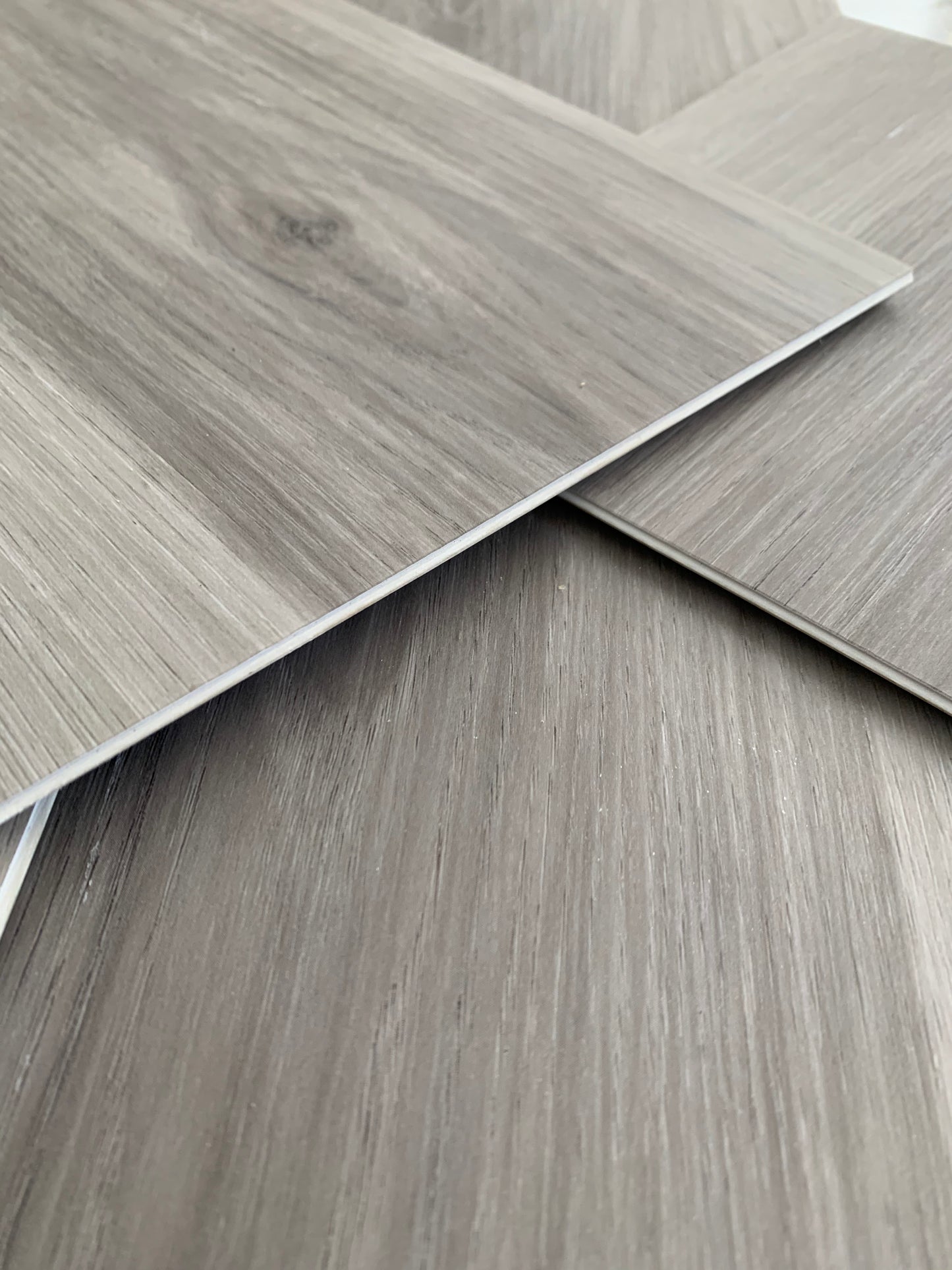 Suelo Vinílico Gris - SPC click 122x18.2x0.5cm