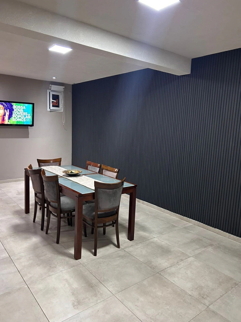 Panel alistonado de pared Acero en otro ambiente decorado (imagen de ambiente)